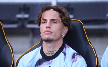 Se lo disputaron España y Argentina, lo señalaron como sucesor de Messi y hoy no tiene minutos en su club: el incómodo momento de Garnacho
