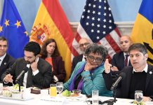 Tras su viaje a Nueva York, Kicillof busca volumen con China y el Papa ante la apatía de un sector del PJ