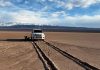 Tras un mes del destrozo en el área protegida de Pampa del Leoncito, la camioneta que sigue atrapada en el lugar
