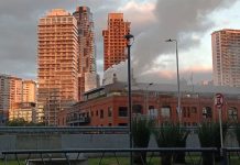 Un feroz incendio se desató en un reconocido restaurante de Puerto Madero y 50 personas fueron evacuadas