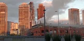 Un feroz incendio se desató en un reconocido restaurante de Puerto Madero y 50 personas fueron evacuadas