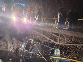 Un niño de 4 años era intensamente buscado en Río Negro: el auto en el que viajaba con sus padres cayó a un canal de riego
