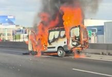Video: impactante incendio de una camioneta utilitaria en la autopista Panamericana