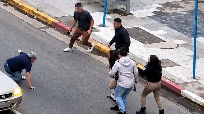 Batalla campal a la salida de un boliche en Mar del Plata: golpes, corridas y un auto en contramano en plena avenida