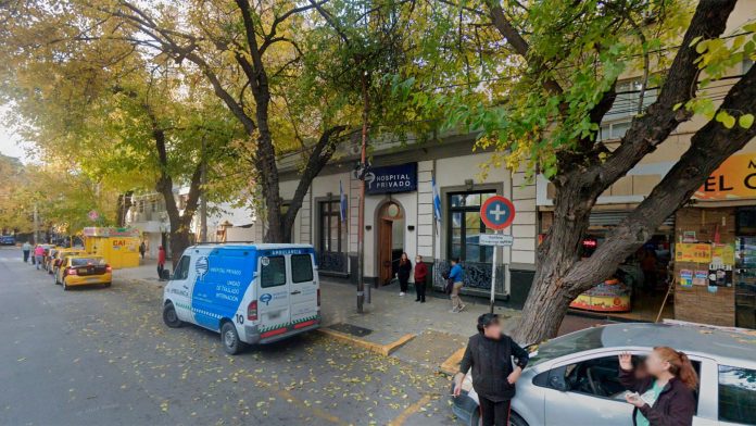 Brote de meningitis en Mendoza: investigan dos fallecimientos más en el Hospital Privado