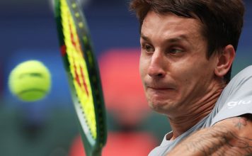 Camilo Ugo Carabelli venció a Coria y avanzó a los octavos de final en Guayaquil