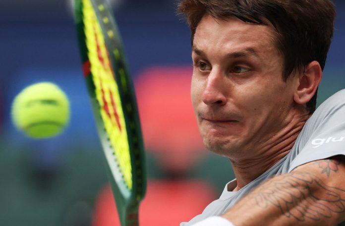 Camilo Ugo Carabelli venció a Coria y avanzó a los octavos de final en Guayaquil