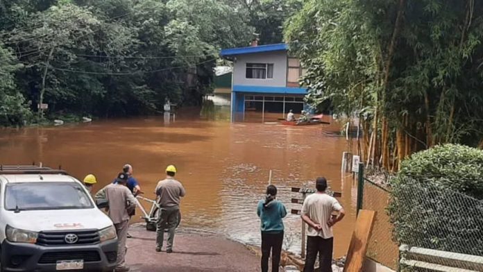 Continúa el alerta por El Niño: evacuaron a 19 personas en Misiones por la crecida de ríos