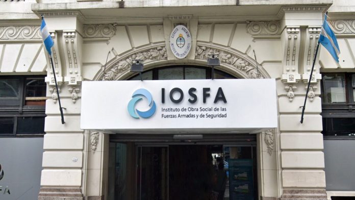 Crisis en IOSFA: el Gobierno dictó un nuevo DNU para seguir con el ajuste y evitar «un grave desequilibrio financiero»