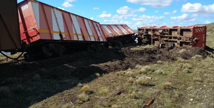 Descarriló un tren con 600 toneladas de carbón en Santa Cruz y el gobernador denunció un posible sabotaje