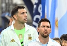 El emocionante mensaje de Dibu Martínez a Lionel Messi en una camiseta firmada tras su despedida de la selección argentina