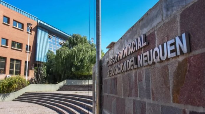 El Gobierno de Neuquén despidió a cinco empleados públicos por ausencias injustificadas