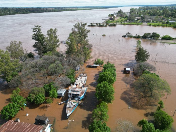 El Niño golpea el litoral: abrieron las compuertas de la represa de Itaipú y preocupa su impacto en el río Paraná