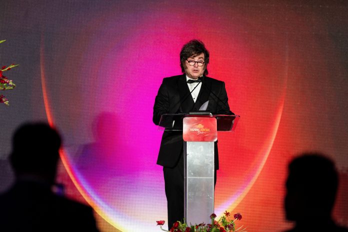El “solitario” de Milei está difícil: en la cuenta regresiva al 2027, todos se reprochan la falta de resultados