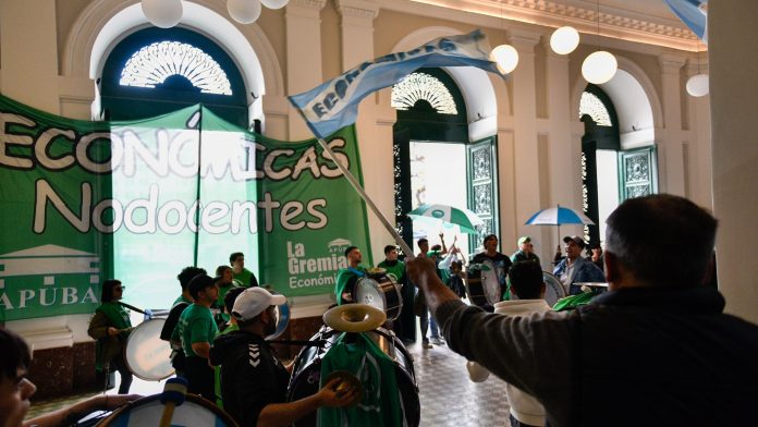 Financiamiento Universitario: la Justicia suspendió las multas al Gobierno por la actualización de los salarios docentes