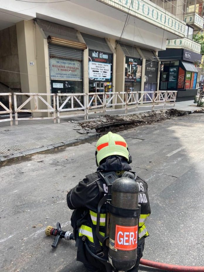Fuerte operativo en Caballito por un escape de gas: evacuaron una escuela