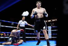 Insólito: una jueza se negó a detener una pelea, le pidió al boxeador que siga y a los pocos segundos decretó su derrota por KO