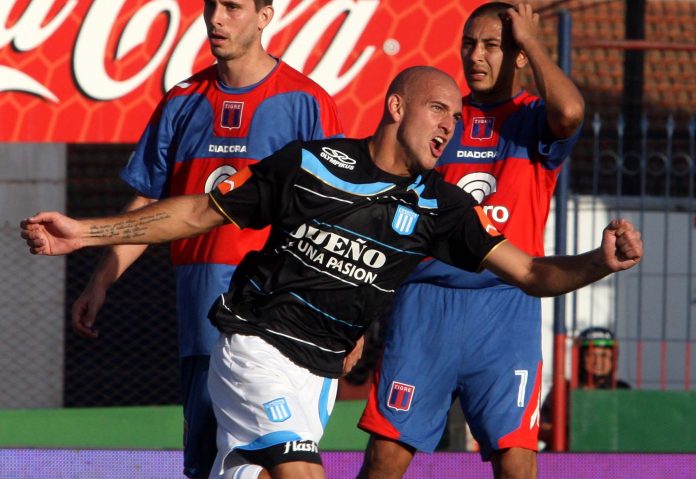 Jugó en Racing y en Europa, se volcó a otro deporte y puso en venta las camisetas que cambió: los llamativos precios