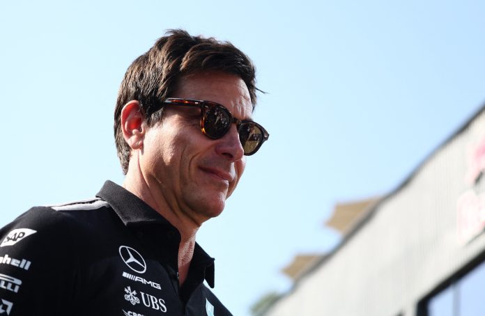La furia del jefe de Mercedes cuando le preguntaron si favorecía a Kimi Antonelli ante Russell: “Son unos descerebrados”
