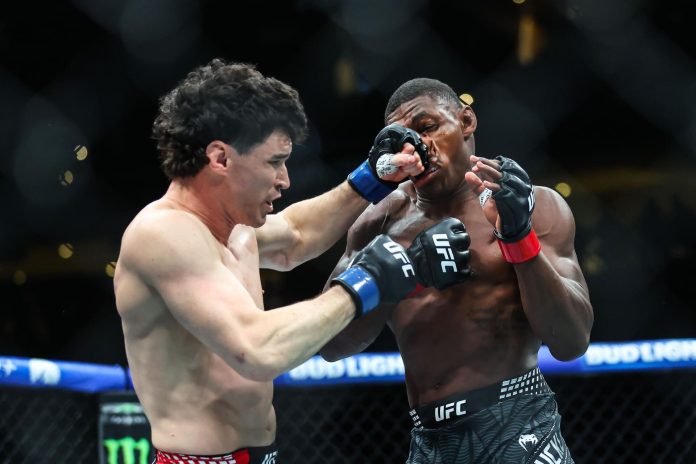 La trama del luchador que “arruinó su carrera en 8 segundos”: se negó a saludar al presidente de UFC y sufrió un impactante nocaut