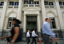 Los empleados bancarios recibieron otro aumento salarial en sintonía con la inflación: cuánto cobrarán desde septiembre