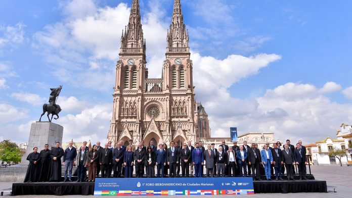 Luján reúne a intendentes y obispos antes de la visita del papa León XIV