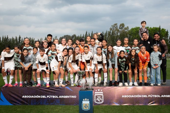 Platense se consagró campeón del torneo femenino Sub 12 en una jornada histórica: venció 4-1 a Vélez y levantó el primer trofeo de la categoría