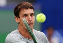 Sacó de abajo y lo liquidó con un globo: el increíble match point del argentino Carlos Zárate