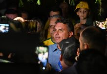 Santilli defendió la salida de Flávio Bolsonaro de Argentina: “No tenía impedimentos de Interpol”