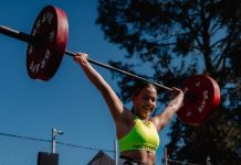 Se hizo viral a los 12 años al caerse mientras levantaba pesas y hoy es campeona sudamericana con más de un millón y medio de seguidores
