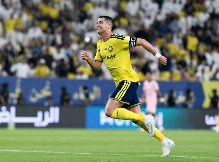Tras ganar el BOAT, Cristiano Ronaldo convirtió un hat-trick en Arabia Saudita: cómo quedó en la carrera por los 1