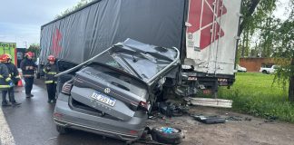 Un conductor perdió el control de su camioneta y chocó contra un acoplado en la Ruta 2: hay un muerto