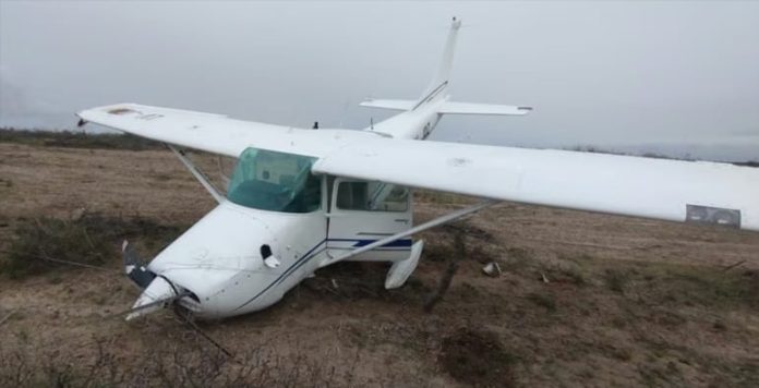 Una avioneta tuvo una falla en pleno vuelo y aterrizó de emergencia en un campo de Trelew