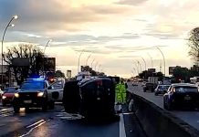 Volcó sobre la avenida General Paz tras un choque y otro auto lo embistió: cuatro heridos y caos de tránsito en la zona